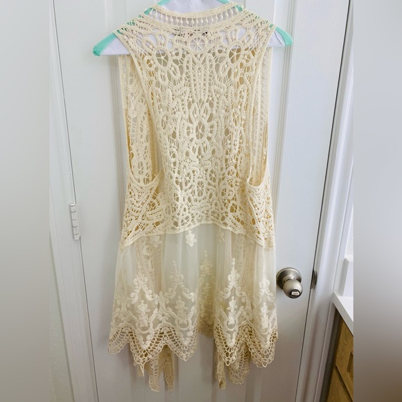 Western Cream Lace Open Vest - Picture 3 of 7